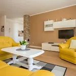 With 2 Bedrooms *