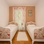 With 2 Bedrooms * 포레치