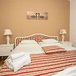 With 2 Bedrooms Casa vacanze