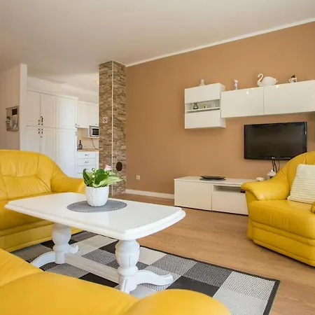 With 2 Bedrooms *