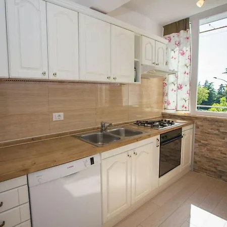 With 2 Bedrooms *