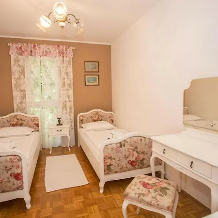 With 2 Bedrooms Nyaraló *